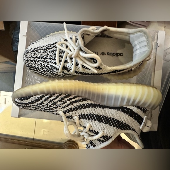 adidas Yeezy Boost 350 V2 Zebra - Picture 5 of 6
